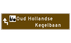 Verwijsbord toeristisch (bruin) - met 1 pictogram, 2 regels tekst en pijl
