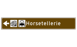 Verwijsbord toeristisch (bruin) - met 2 pictogrammen, 1 regel tekst en pijl
