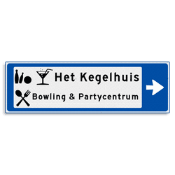 Verwijsbord KOKER Blauw/wit/zwart - pijl rechts, 2 regelig met 3 pictogrammen - Klasse 3 reflecterend