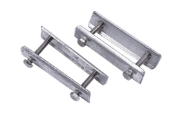 Beugelset t.b.v. montage verkeersbord op hekwerk