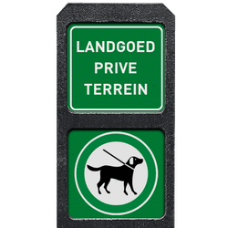 Verzwaarde bermpaal met twee bordjes honden aan de lijn + tekstbord