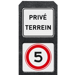 Bermpaal kunststof met twee bordjes priveterrein + stapvoets rijden - reflecterend