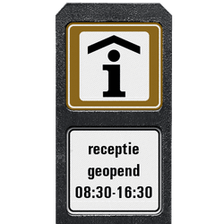Verzwaarde bermpaal met twee bordjes aanduiding Receptie / Informatiekantoor + tekst vrij invoerbaar