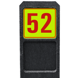 Poteau de numéro de maison avec panneau réfléchissant fluorescent 119x109mm