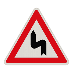 Verkehrszeichen 105-10 - Doppelkurve (zun&auml;chst links)