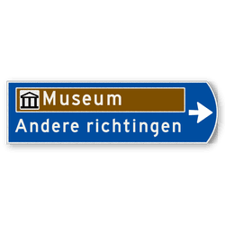 Handwegwijzer klein rechtswijzend met bruin veld bovenin en witte tekst 990x295