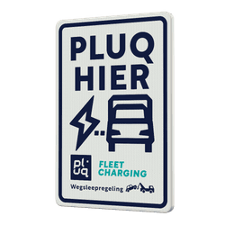 Verkeersbord oplaadpunt Pluq hier