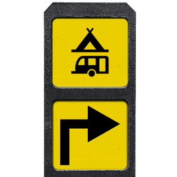 Bermpalen met informatiebordjes