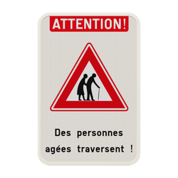 Panneau d'information - Des personnes ag&eacute;es traversent
