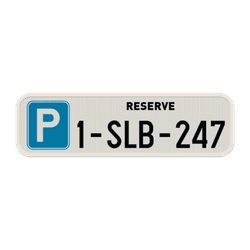 Panneau de parking r&eacute;serv&eacute; avec plaque d&rsquo;immatriculation personnalis&eacute;e