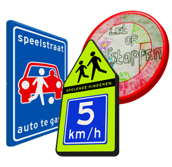 Spelende kinderen borden