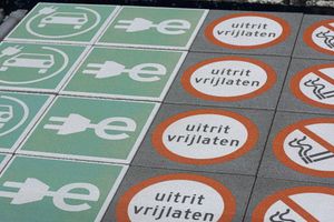 Lees hier alles over stoeptegels met opdruk