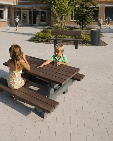 Bekijk ons assortiment straatmeubilair!