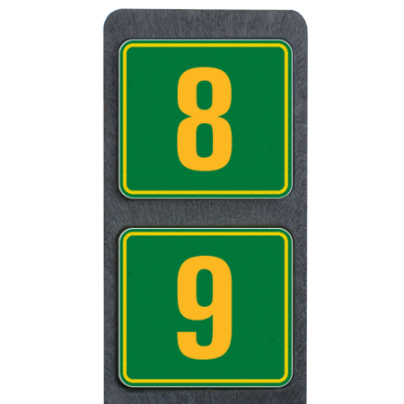 Huisnummerpaal met twee bordjes groen/oranje fluorescerend - modern lettertype