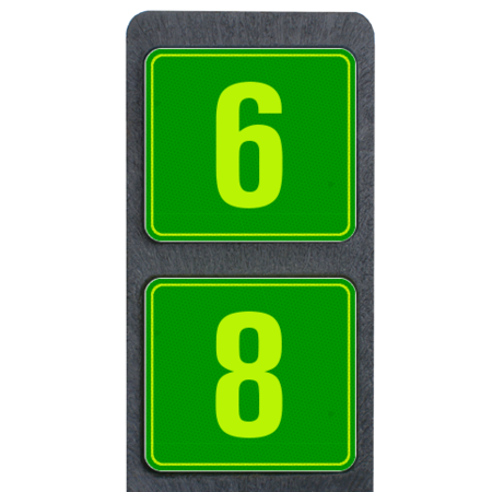 Huisnummerpaal met twee bordjes groen/geel fluorescerend - modern lettertype