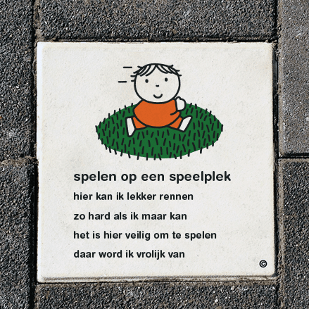 Stoeptegel Dick Bruna - spelen op een speelplek - LV.stoep.c2