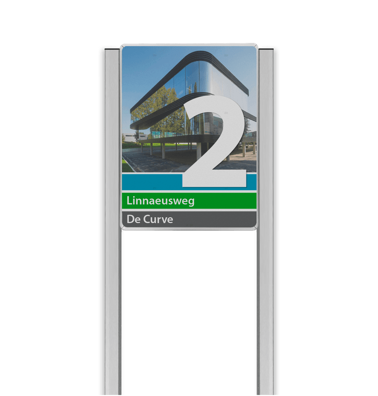 Bedrijfsnaambord 3:4 reflecterend met luxe staanders - Met beeldmateriaal/foto