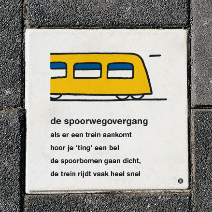 Stoeptegel Dick Bruna - spoorwegovergang - LV.stoep.e1