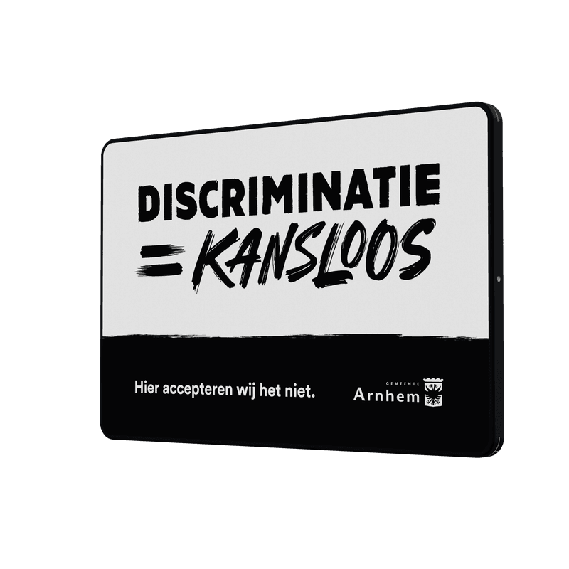Informatiebord DOR - Discriminatie = Kansloos - met logo