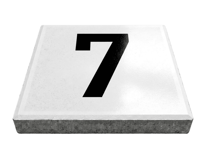 Stoeptegel met cijfer wit/zwart (TS-ST_CTWZ) - 30x30cm met facetrand